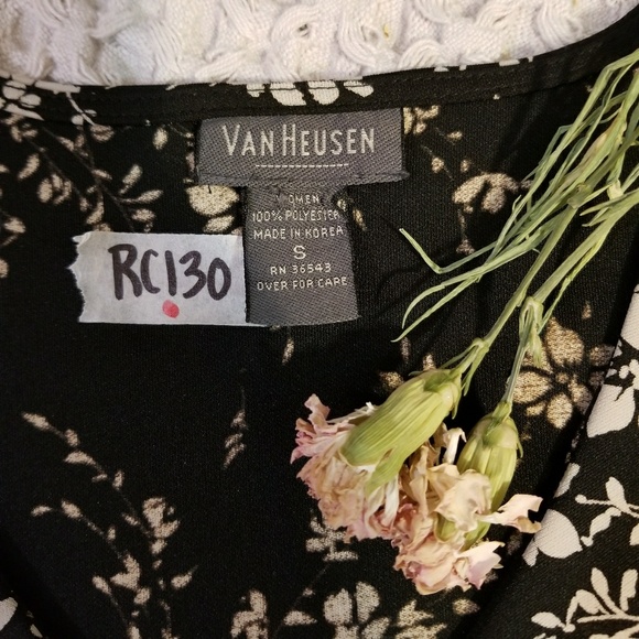 🌻🌺🌻VAN HEUSEN FLORAL RUFFLE BLOUSE!! - Picture 4 of 5